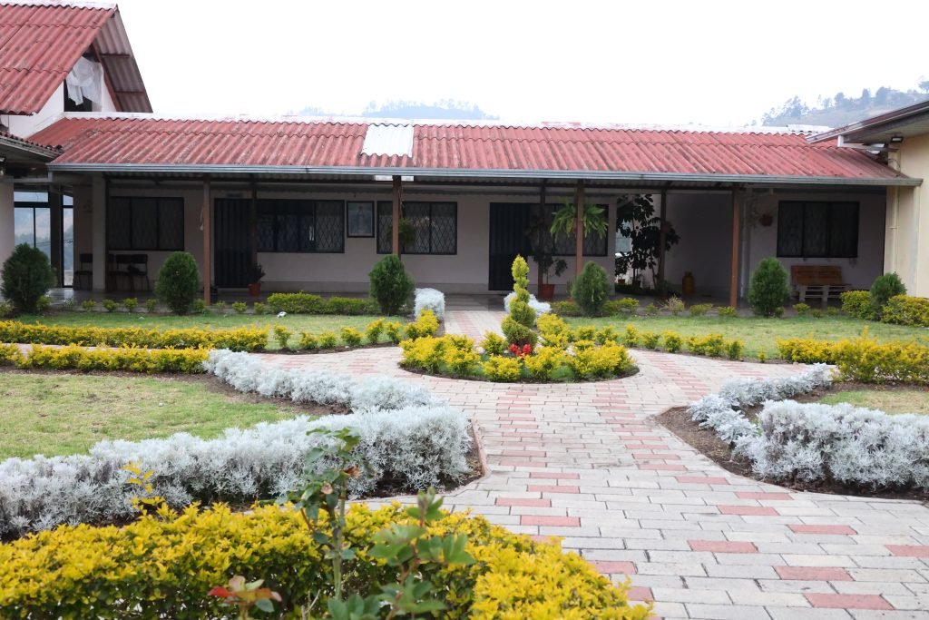 CASA DE RETIROS ADVENIAT CUENCA ECUADOR